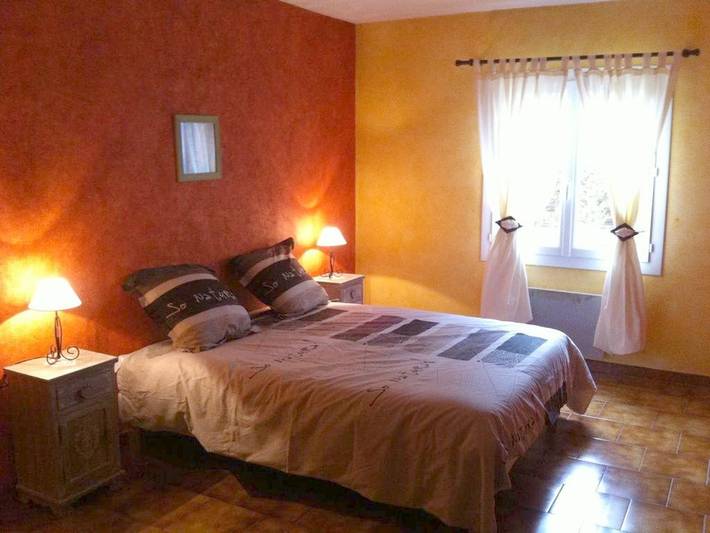 Location de vacances pour 8 personnes, avec piscine ainsi que vue et jardin à Quinson - 4