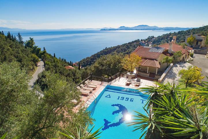 Διαμερίσματα διακοπών για 8 άτομα, με μπαλκόνι και κήπο στον Κατάβολο