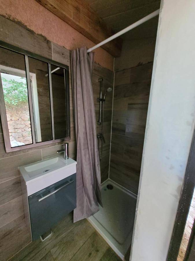 Location de vacances pour 6 personnes, avec piscine ainsi que terrasse et jardin à Montfort-sur-Argens - 4