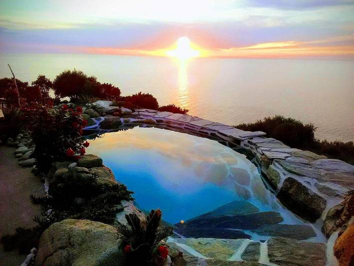 Location de vacances pour 6 personnes, avec Balcon et Jacuzzi ainsi que Terrasse et Piscine à Pino