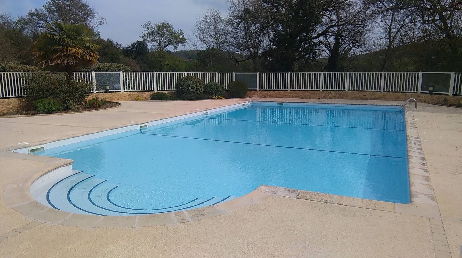 Casa cerca de Sarlat-la-Canéda con piscina compartida, terraza y jardín privados in Carsac-Aillac, Périgord Noir