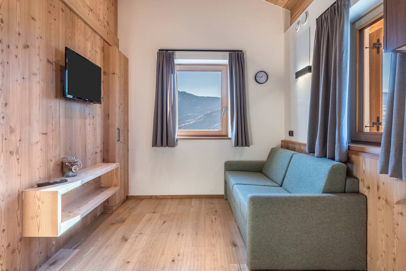 Hel lejlighed, Apartment "Guntschöllerhof Rotwand" with Mountain View, Wi-Fi, Balcony & Garden in Aica di Sopra, Völs am Schlern