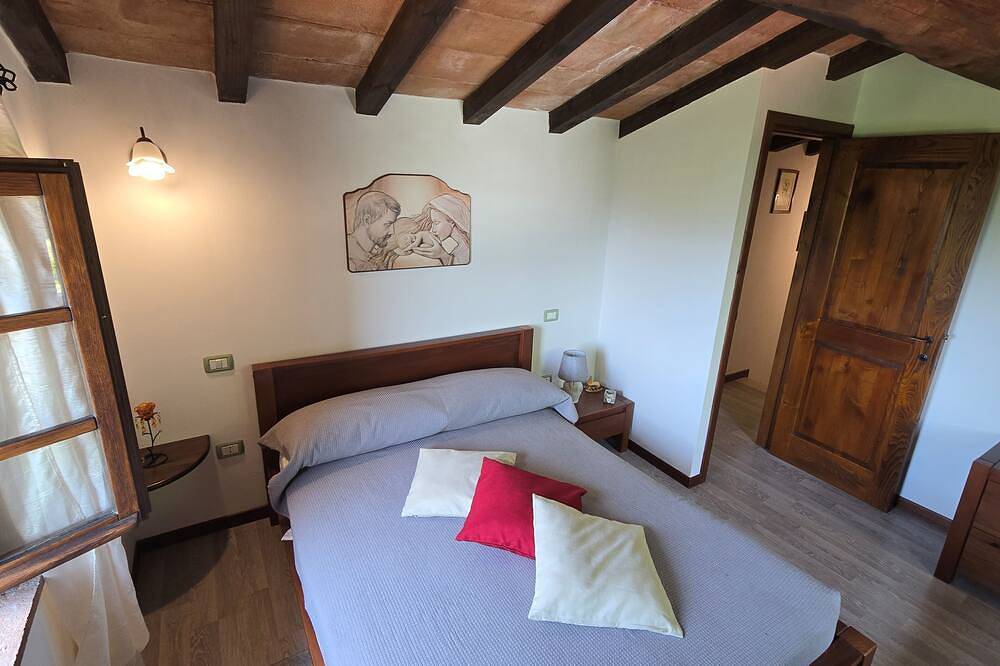 Romantic Tuscany villa with private pool in stunning location, complete privacy. in Castiglione di Garfagnana, Garfagnana