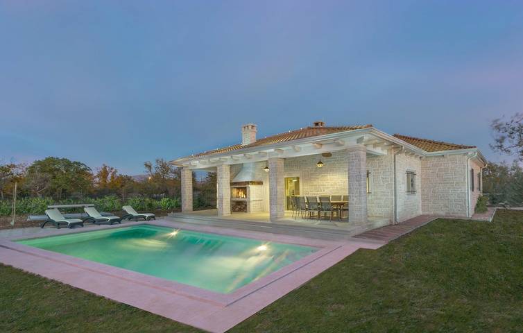 Villa Marija in Drinovci mit privatem Pool in Dalmatinisches Zagora