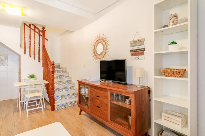 Bungalow 'Casa De Verónica' con terraza privada, Wi-Fi y aire acondicionado in Santa Pola, Costa Blanca