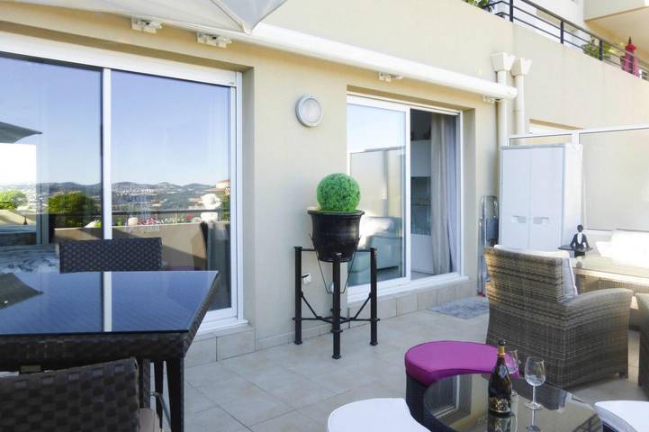 Appartement de vacances pour 4 personnes, avec terrasse ainsi que bassin pour enfant et piscine