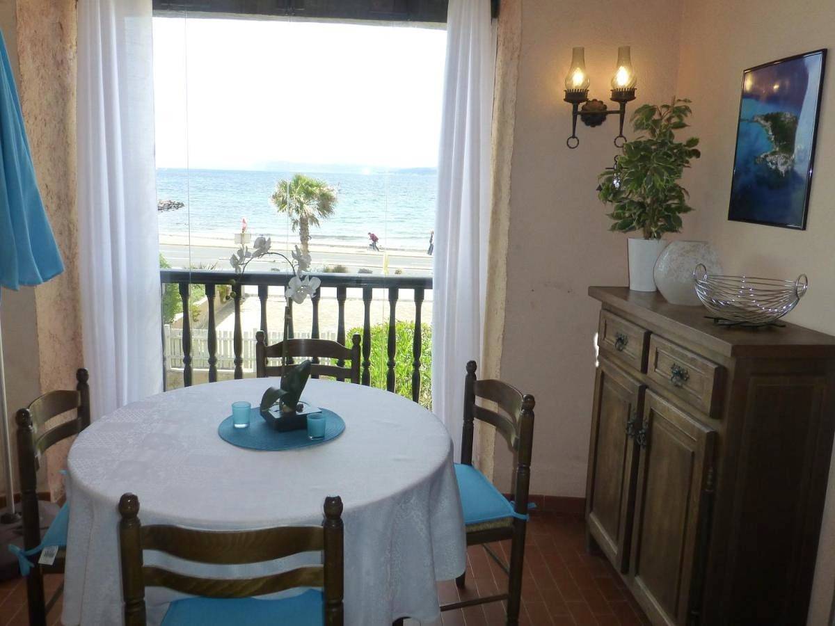 Appartement entier, Studio les Pieds dans l'Eau in Le Brusc, Six-Fours-les-Plages
