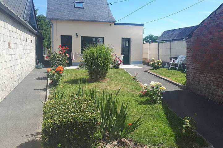 Gîte pour 8 personnes, avec Jardin à Woignarue