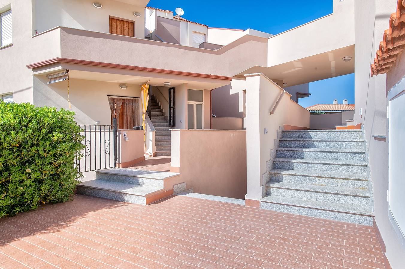 Entire apartment, Apartment 'Casa Sara Lu Bagnu' with Private Terrace and Balcony in Lu Bagnu, Castelsardo