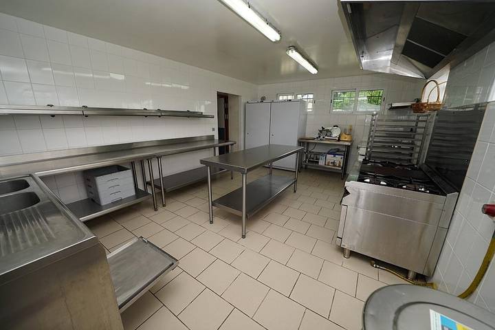 Gîte pour 25 personnes, avec jardin et piscine, animaux acceptés dans Neuvy-Sautour - 3