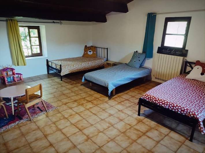 Location de vacances pour 12 personnes, avec vue ainsi que piscine et jardin, animaux acceptés à Alès - 2