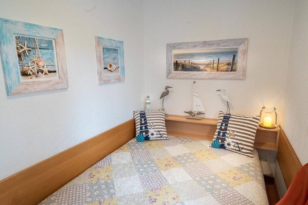 Hundeparadies am Bodden vor Fischland-Darß-Zingst, mit 700 m2 umzäunter Garten in Pruchten, Vorpommern-Rügen