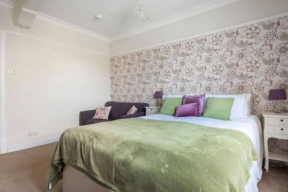 St Anne's House, Sea Views, 7 Bedrooms in Plymouth, South West England
