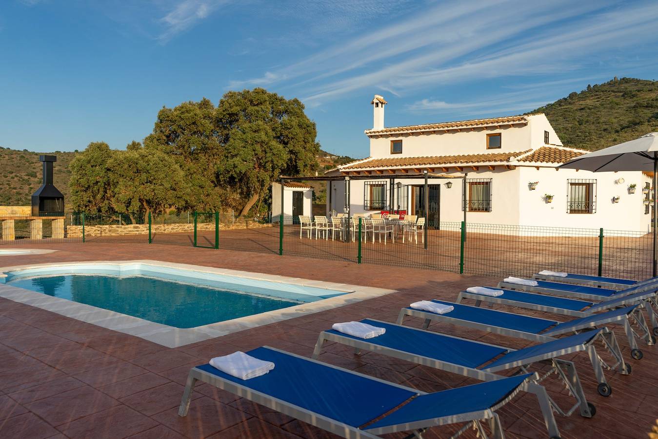 Casa rural 'Mis Niñas' con vistas a la montaña, piscina privada y Wi-Fi in Casabermeja, Provincia de Málaga