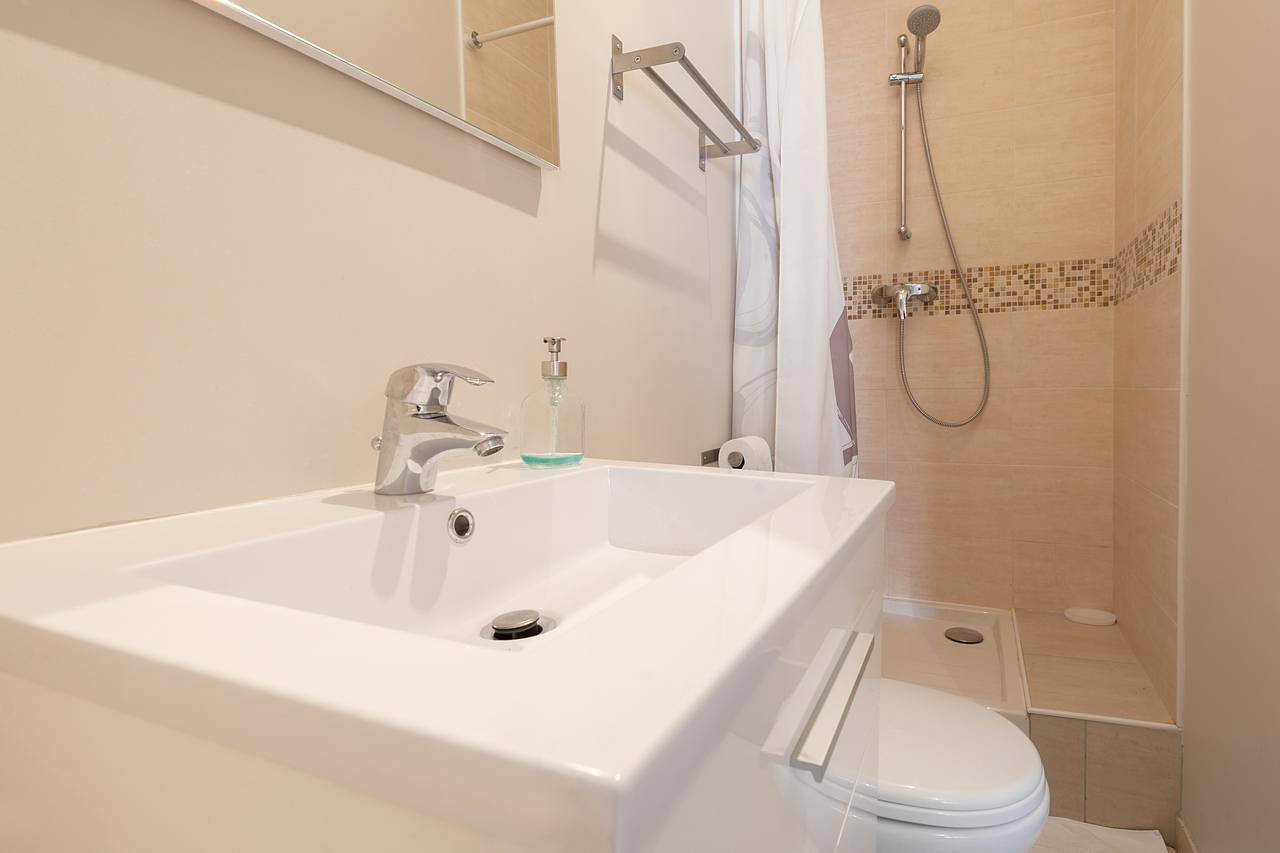 Entire studio, Guestready - Charming Studio for 2 near the Metro in Lyon, Rhône