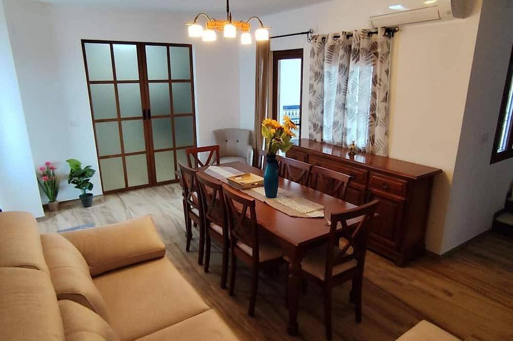 Casa Rural Marta con Vistas a la Montaña, Wifi y Aire Acondicionado in Zuheros, Sierras Subbéticas