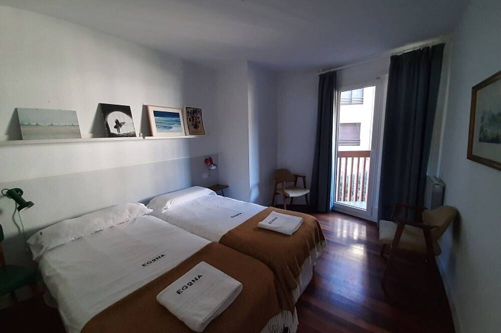 Ganze Wohnung, Apartment Muskaria - Spectacular, first line beach and pool by Egona in Zarautz, Baskische Küste (Spanien)