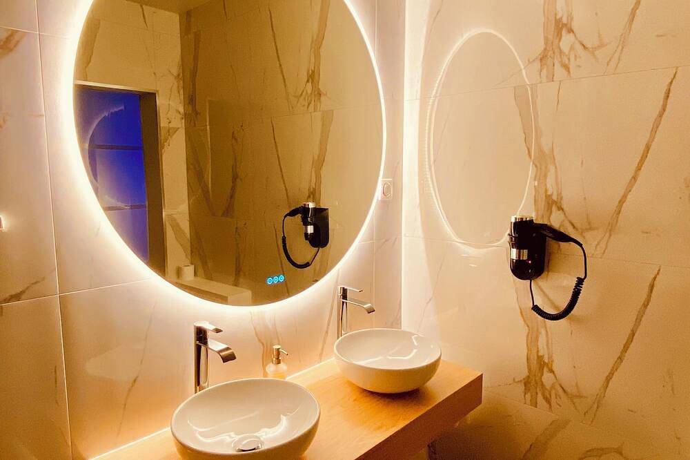 Entire apartment, Private loft - Jacuzzi pro & sauna - All in One in Entzheim, Strasbourg region