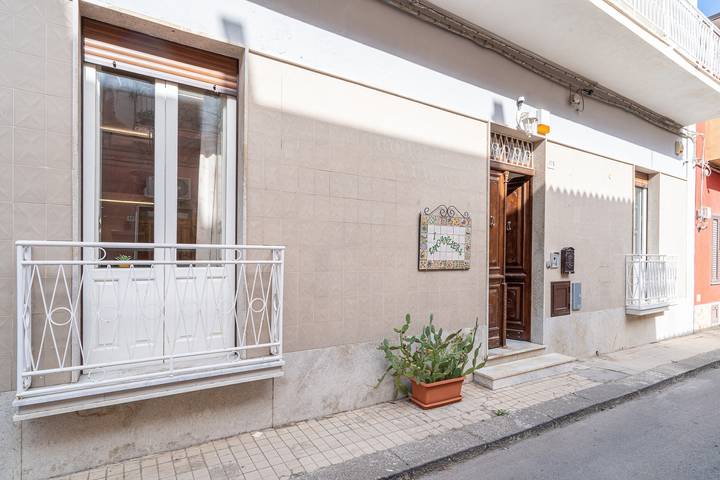 Appartement entier, Appartement 'I Vacanzieri - Fico D'India Apt' avec balcon, Wi-Fi et climatisation in Avola, Province de Syracuse