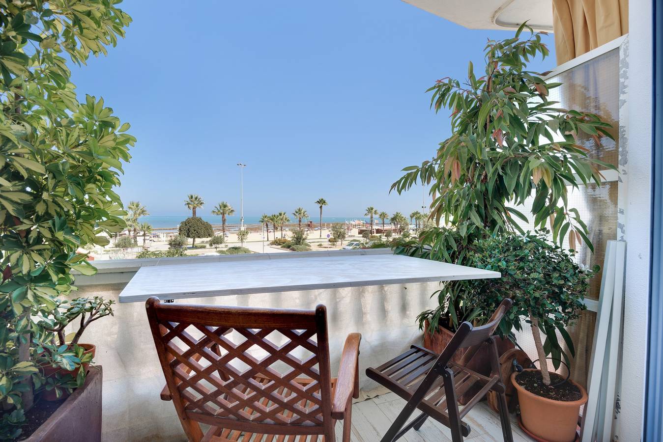 Appartamento intero, Appartamento "Chipiona, Cruz del Mar 1ª Línea" con vista mare, terrazza e Wi-Fi in Puerto Chipiona, Chipiona