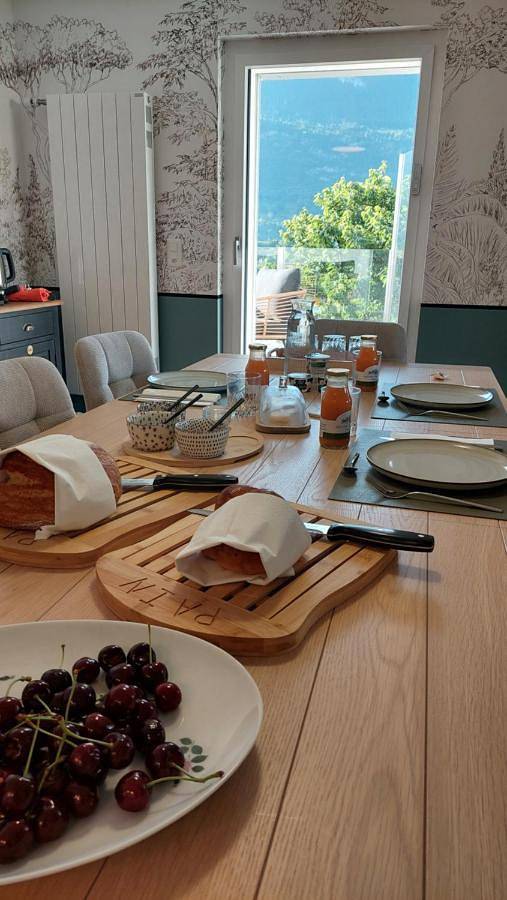 Chambre d’hôte pour 4 personnes, avec Balcon et Terrasse ainsi que Jardin et Vue à Sierre - 2