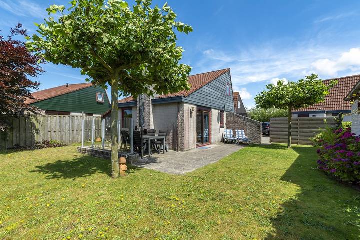 Ferienhaus für 6 Personen, mit Balkon/Terrasse und Terrasse sowie Garten in Julianadorp
