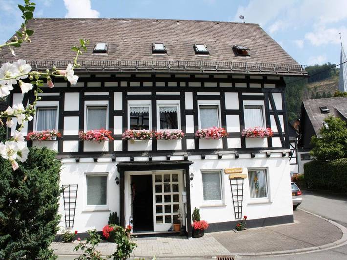 Ferienwohnung für 3 Personen, mit Terrasse und Ausblick in Bruchhausen (Olsberg)