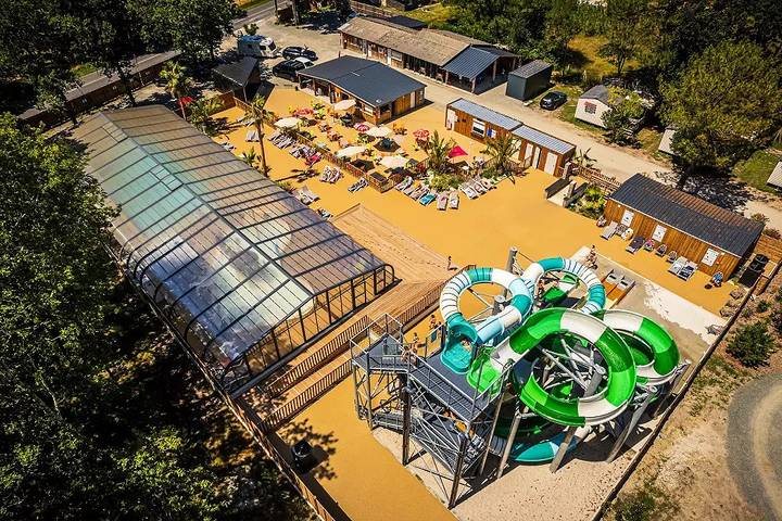 Camping pour 5 personnes, avec terrasse et piscine