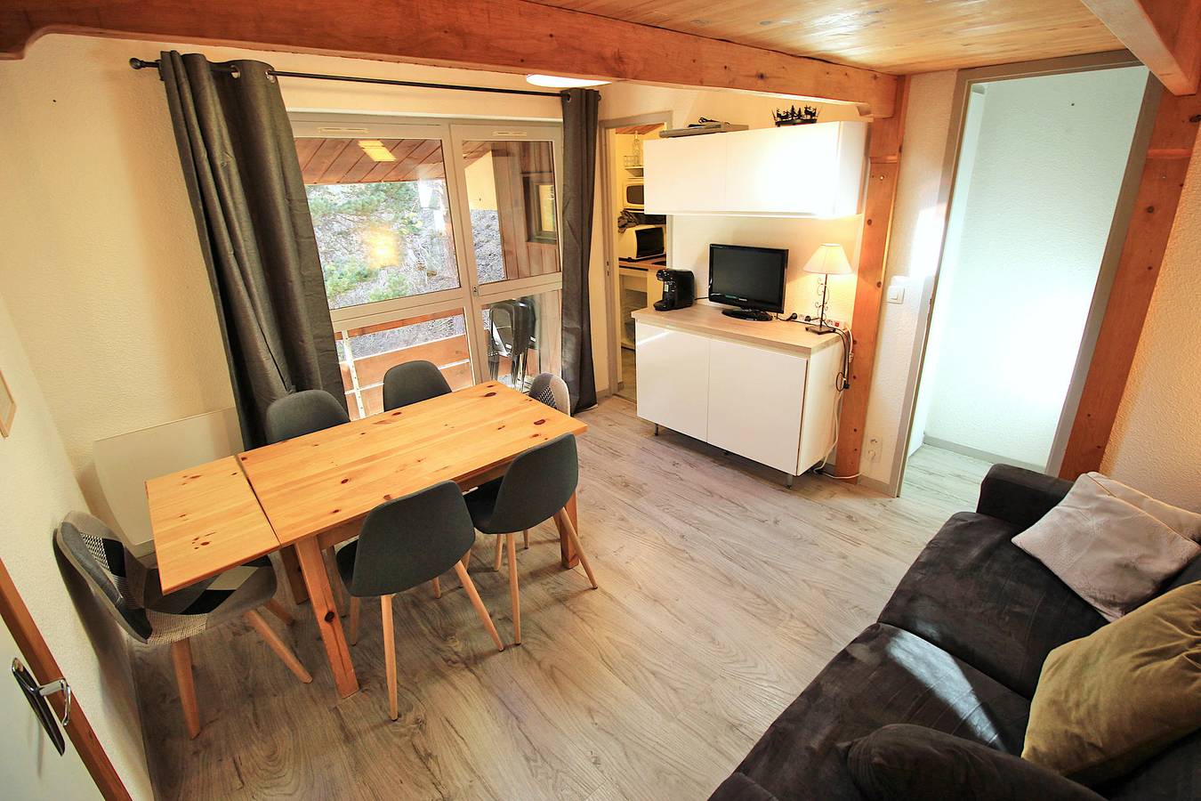 Appartement de vacances entier, Appartement entièrement rénové situé à l'orée de la forêt  - Ca43Fb in La Norma, Villarodin-Bourget