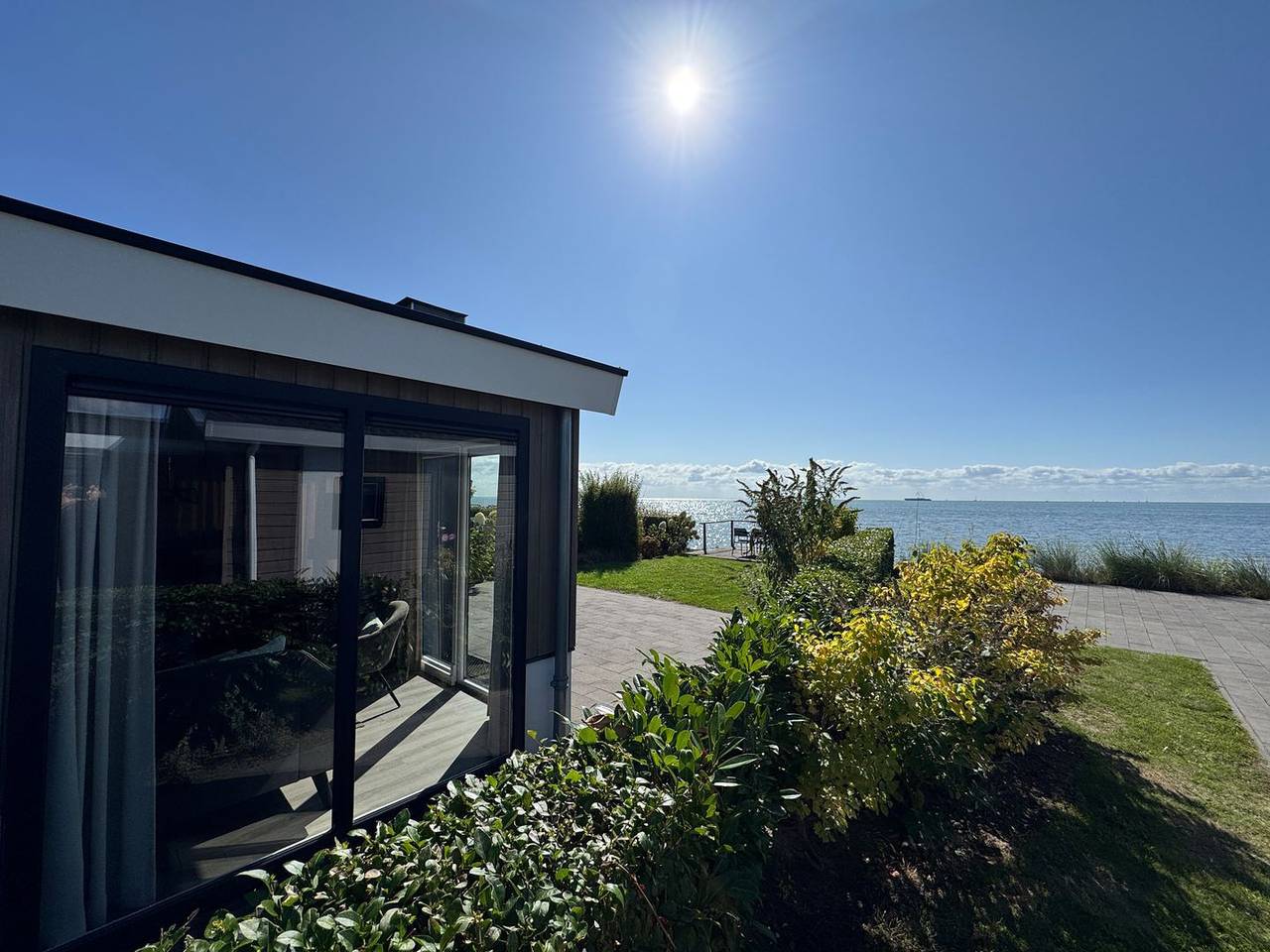 Chalet Timeout Erste Reihe Markermeer mit traumhaftem Meerblick und Steg in Bovenkarspel, Markermeer