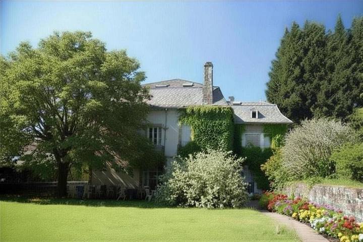 Hôtel pour 2 personnes, avec Terrasse ainsi que Jardin et Piscine à Saint-Martin-Valmeroux - 2