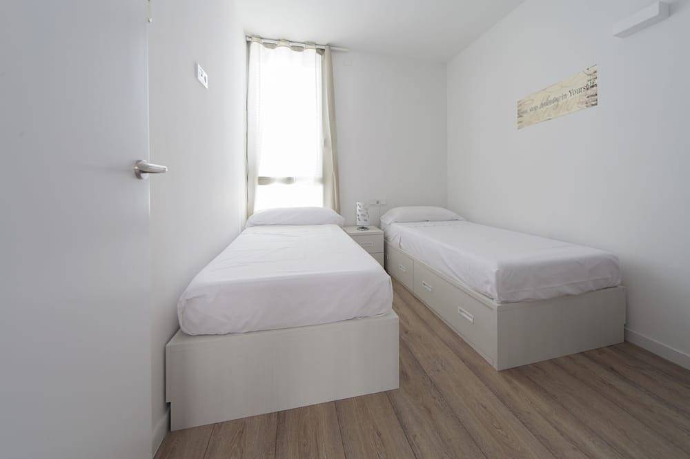 Moderne Doppelzweistöckige Villa mit privatem Pool in Can Pastilla, Palma