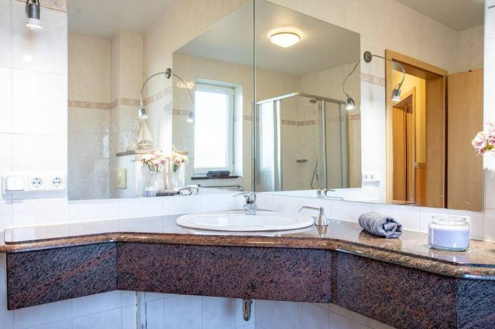 Ganze Wohnung, Ferienwohnung Habichtssicht - Ferienhaus Am Boddenufer in Buschvitz, Bergen auf Rügen und Umgebung