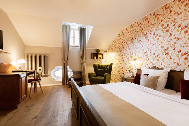 Landgasthof Karner - Landhaus-Zimmer mit TV, W-Lan in Frasdorf, Chiemsee
