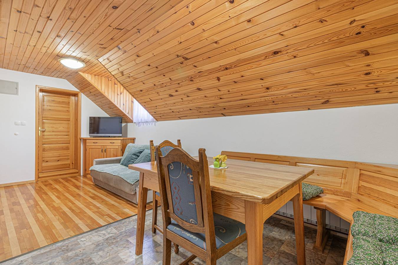 Ganze Wohnung, Eco farm Mikl Pine Tree Apartment in Karawanken und Bachergebirge, Slowenien