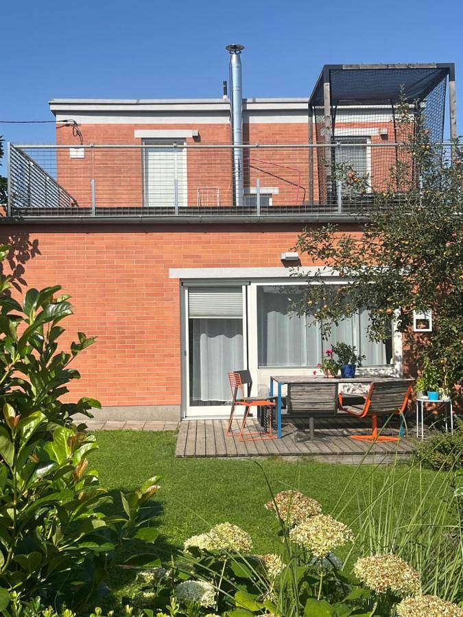 Location de vacances pour 7 personnes, avec vue et jardin à Zlín