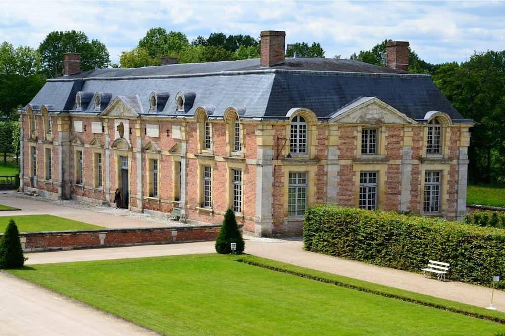 Chambre Lucullus - A night in the heart of the castle in La Ferté-Saint-Aubin, Sologne