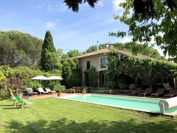 Gîte pour 23 personnes, avec jardin ainsi que piscine et terrasse