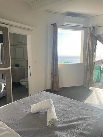 Gîte pour 2 personnes, avec terrasse et vue à Vieux-Habitants