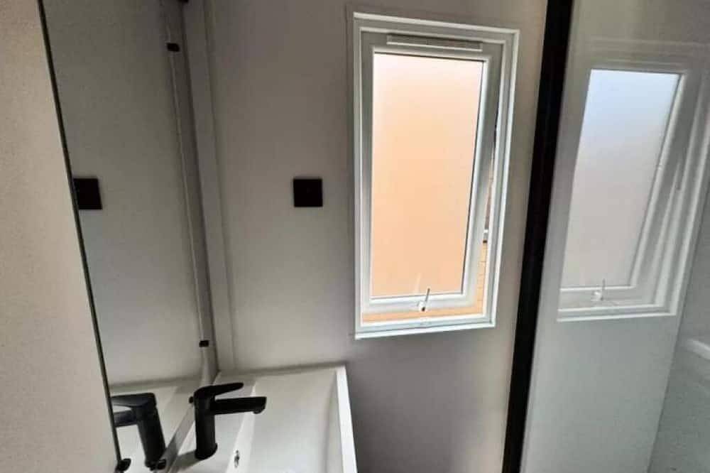 Comfortable stay at Camping Le Hameau des Pins - New mobile home for 6 people in La Moutone, La Crau