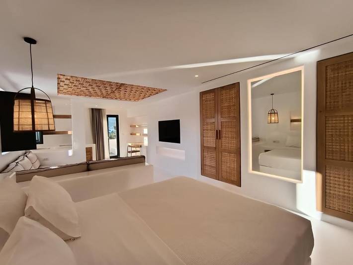 Hôtel pour 2 personnes, avec balcon ainsi que piscine et jardin