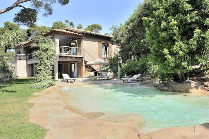 Location de vacances pour 12 personnes, avec piscine ainsi que jardin et vue dans Port du Niel - 2