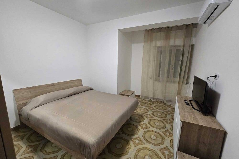 Appartamento intero, 3-bedroom apartment in superb Calalunga-pietragrande with Wifi, Ac in Montauro, Provincia di Catanzaro