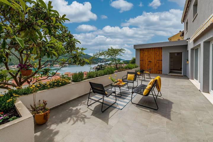 Ferienhaus für 6 Personen, mit Garten in Zaton