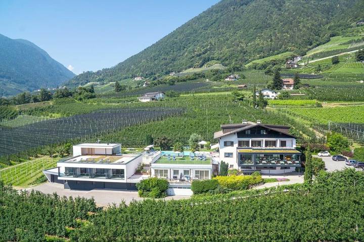 Hotel für 2 Personen, mit Balkon und Terrasse sowie Whirlpool und Garten