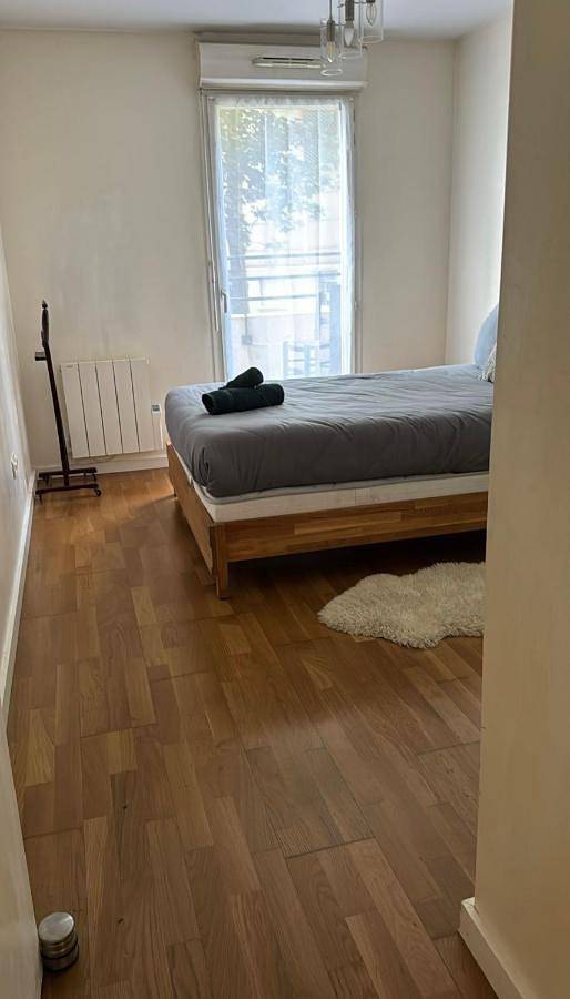 Gîte pour 13 personnes, avec Balcon et Terrasse à L'Haÿ-les-Roses