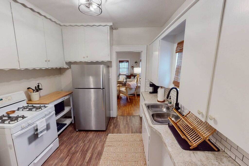 Boho 2-Bed Bungalow in Delano – 2 Kings, Pet-Friendly, Large Fenced Yard, Near Downtown. in Wichita, Kansas