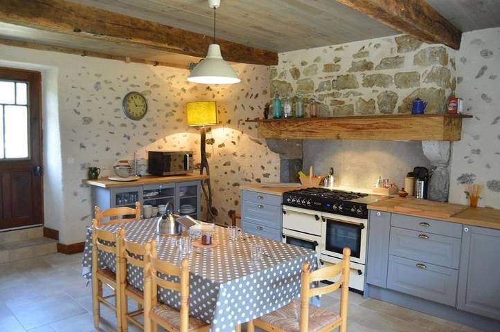 Gîte pour 14 personnes, avec vue et jardin à Anères