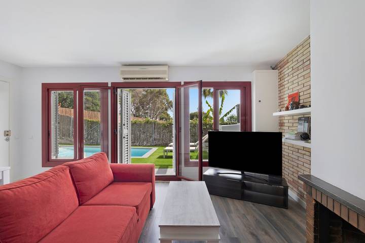Casa Vacacional con Vistas a la Montaña, Piscina Privada, Aire Acondicionado y Wifi in San Pedro de Ribas, Garraf