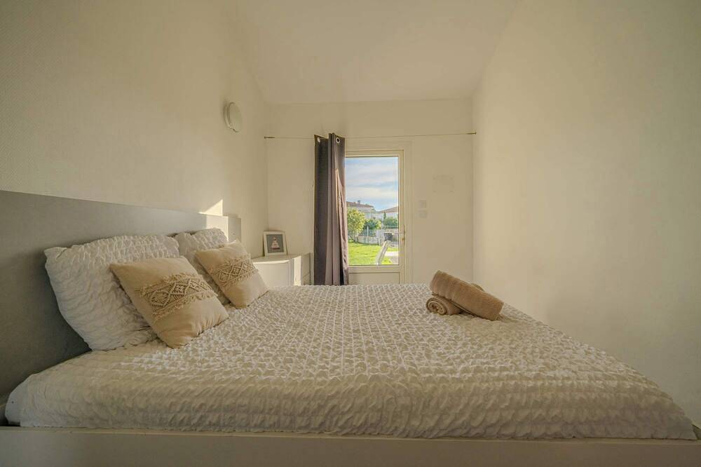 Entire apartment, Apparthotel sunset Residence Kiwi in Aytré, La Rochelle region